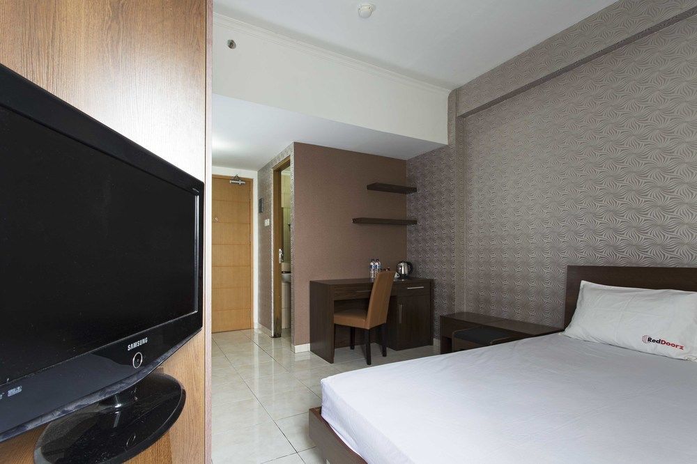 Reddoorz Apartment @ Margonda Residence Depok Buitenkant foto