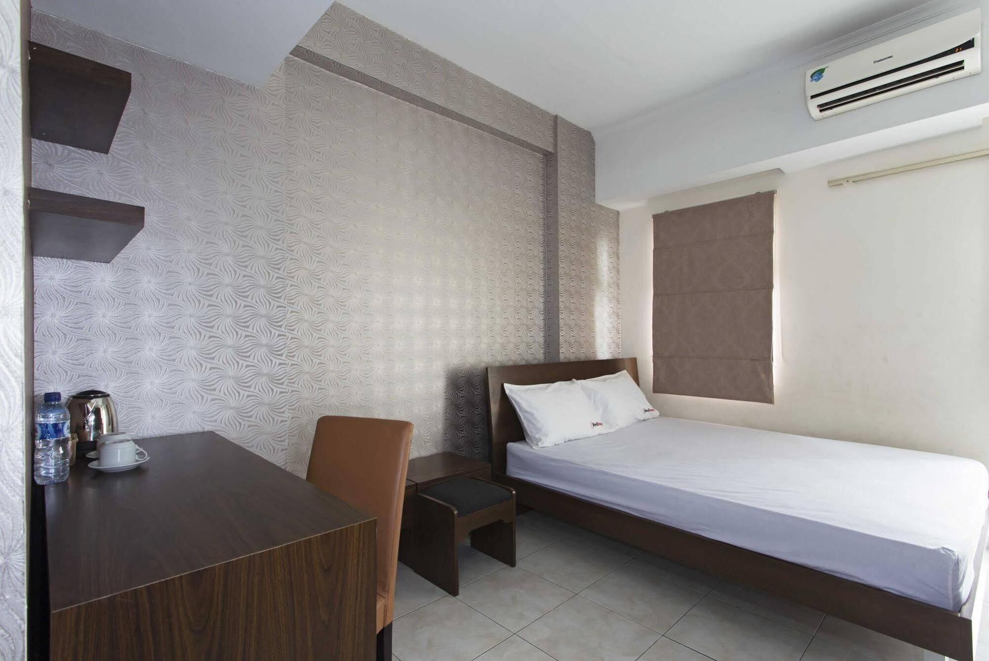 Reddoorz Apartment @ Margonda Residence Depok Buitenkant foto